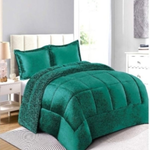 Luxurious Comforter 3 pc Set - Picture 6 of 9